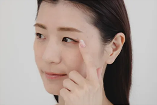 気になる部分にジェルを塗布する